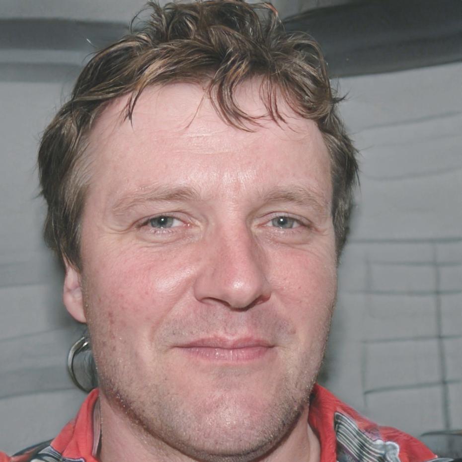 Instructor especializado en finanzas empresariales