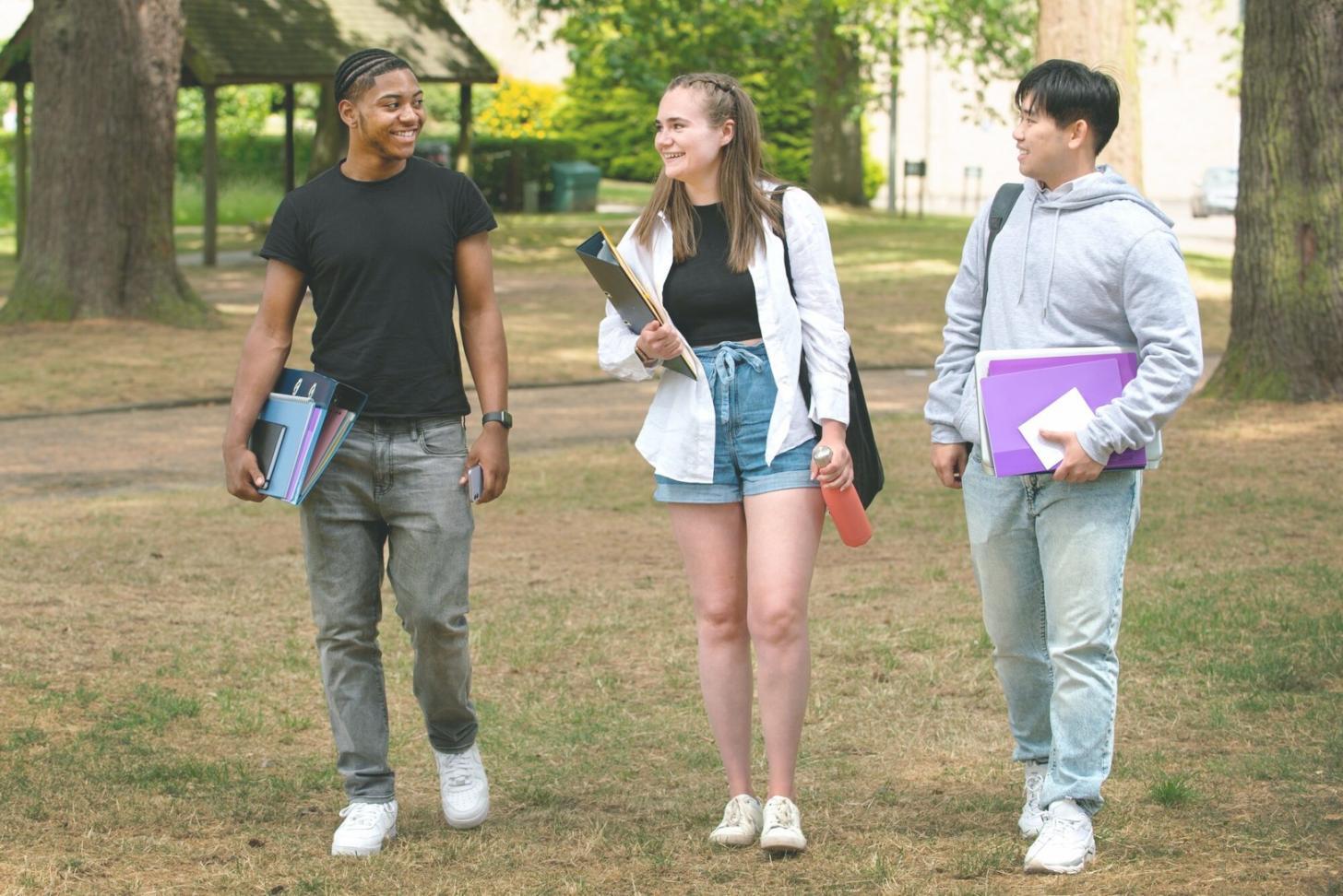 Análisis detallado de datos financieros en pantalla